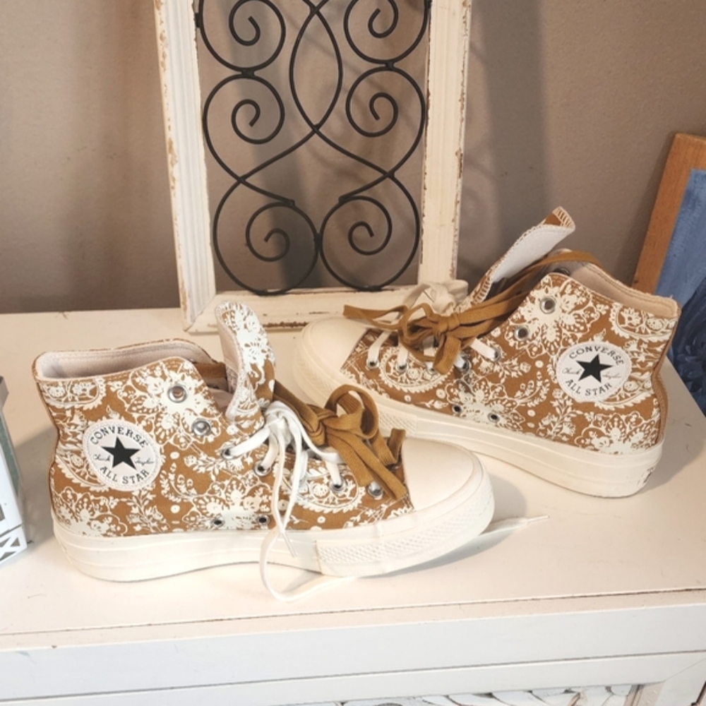 Converse All Stars Womens High-Top Sneakers -  Rare Brown and White Paisley 9